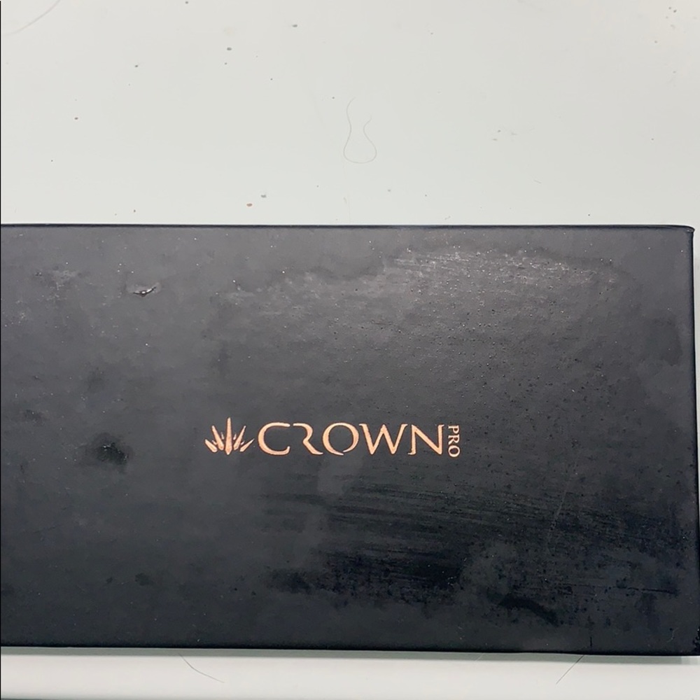 Crown pro eyeshadow pallet